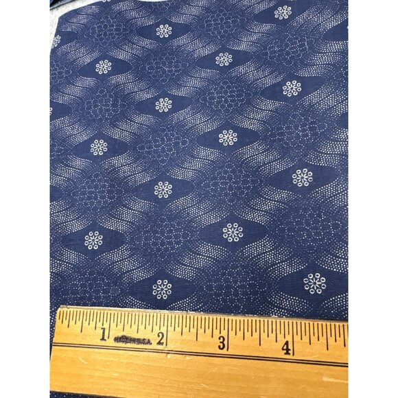 Three Cats English Blue White Cotton Fabric 1/4 yard x 34" Geometric Floral Patt - Picture 2 of 8